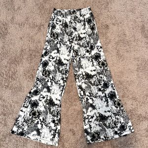 Indero jersey lounge pants in size large